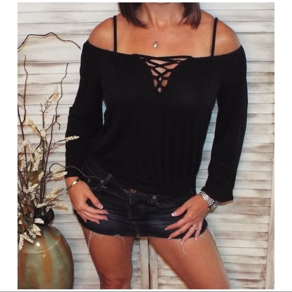 Cold Off Shoulder Lace Up Black 1318 - Picture 5 of 6